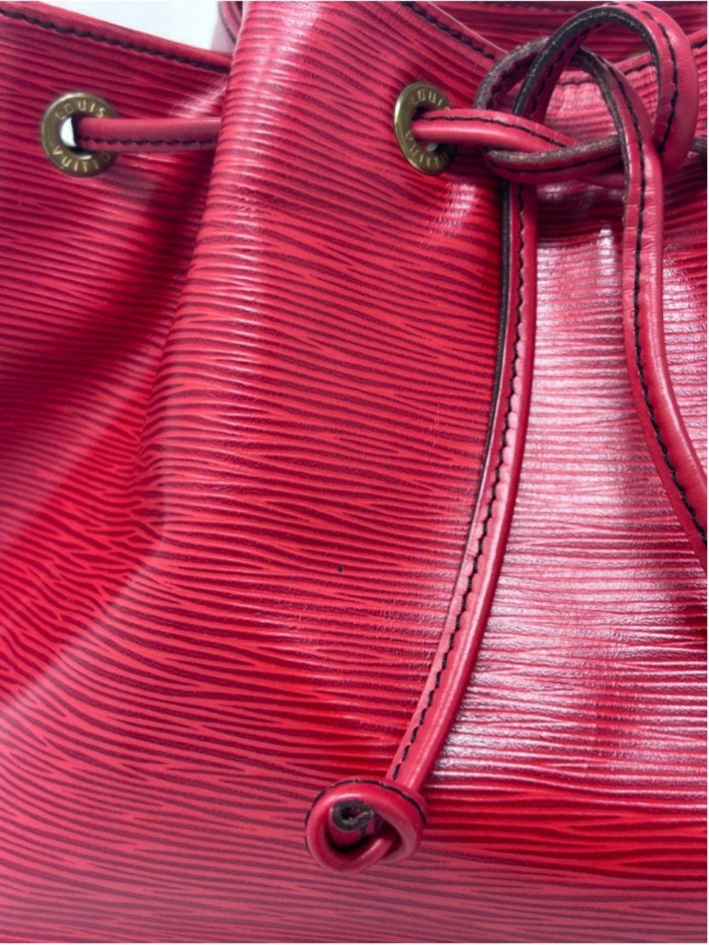 Louis Vuitton Epi Leather Noe Red Drawstring Shoulder Bag Black Interior - Picture 3 of 16